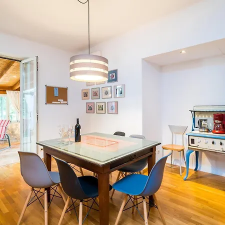 Gorgeous In With Kitchen בית נופש